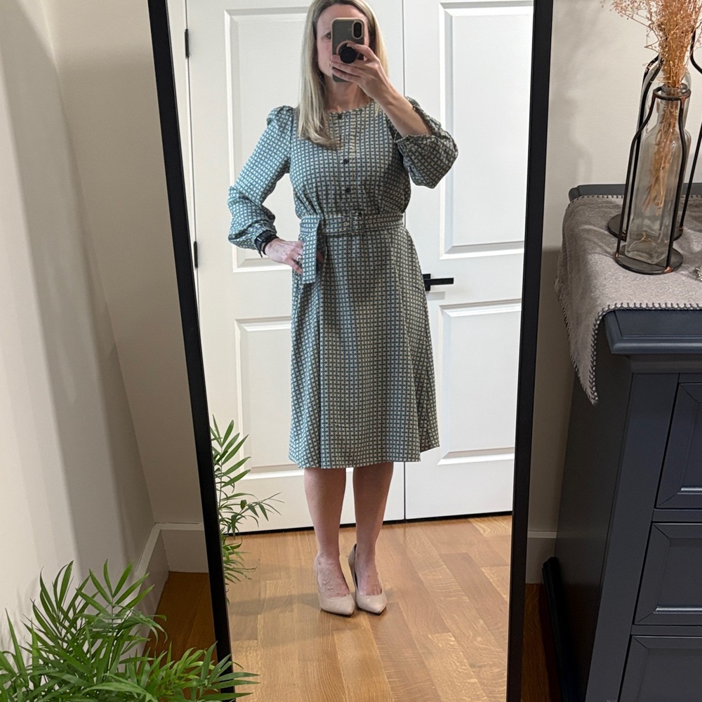Ann Taylor Green Long Sleeve Dress